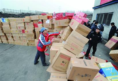 青岛集中销毁冒牌货 970万支假烟送进热电厂焚烧_山东新闻_大众网